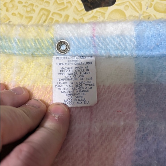 Vintage Pastel Plaid Snap Blanket - Picture 3 of 7